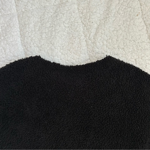 SHEIN - Black Fuzzy Cropped Sweater - Picture 8 of 9